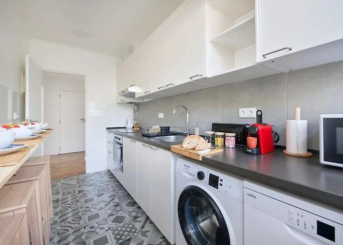 Charming Graca Flat W Balcony, By Timecooler Διαμέρισμα