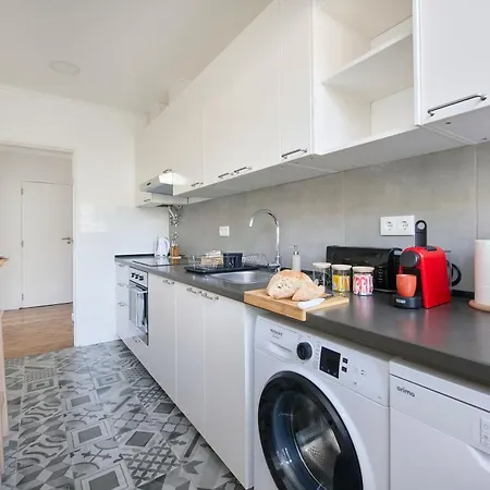 Charming Graca Flat W Balcony, By Timecooler Lägenhet