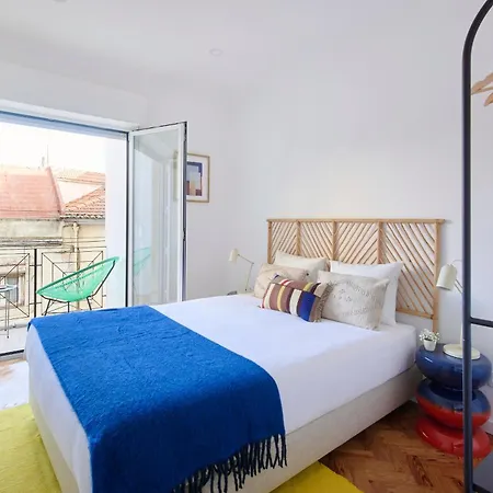 Apartment Charming Graca Flat W Balcony, By Timecooler