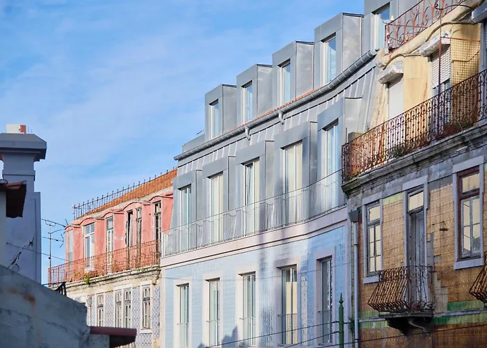 Charming Graca Flat W Balcony, By Timecooler *