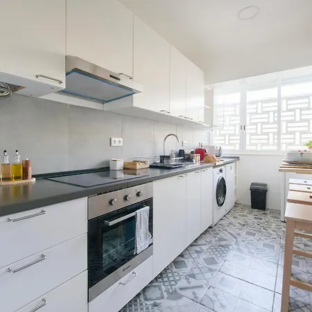 Charming Graca Flat W Balcony, By Timecooler リスボン